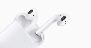 Apple Airpods 2019 s bezdrôtovým nabíjacim púzdrom